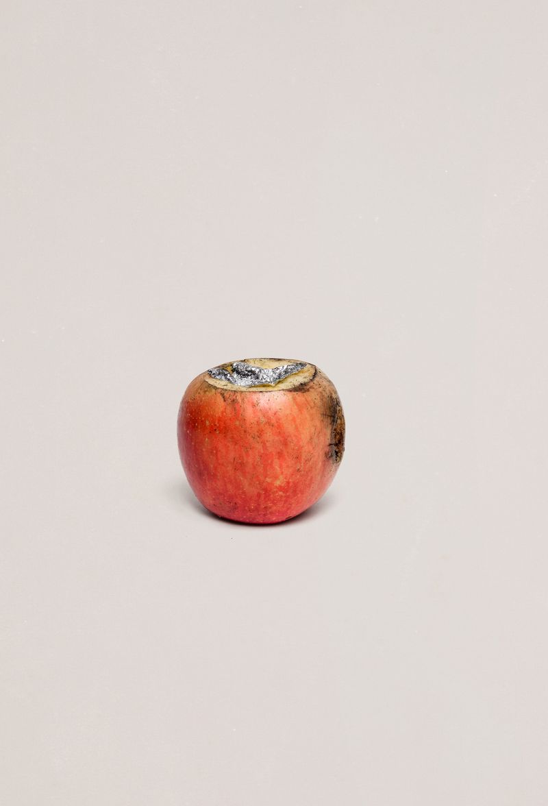 © Gui Christ - A pipe made from an apple