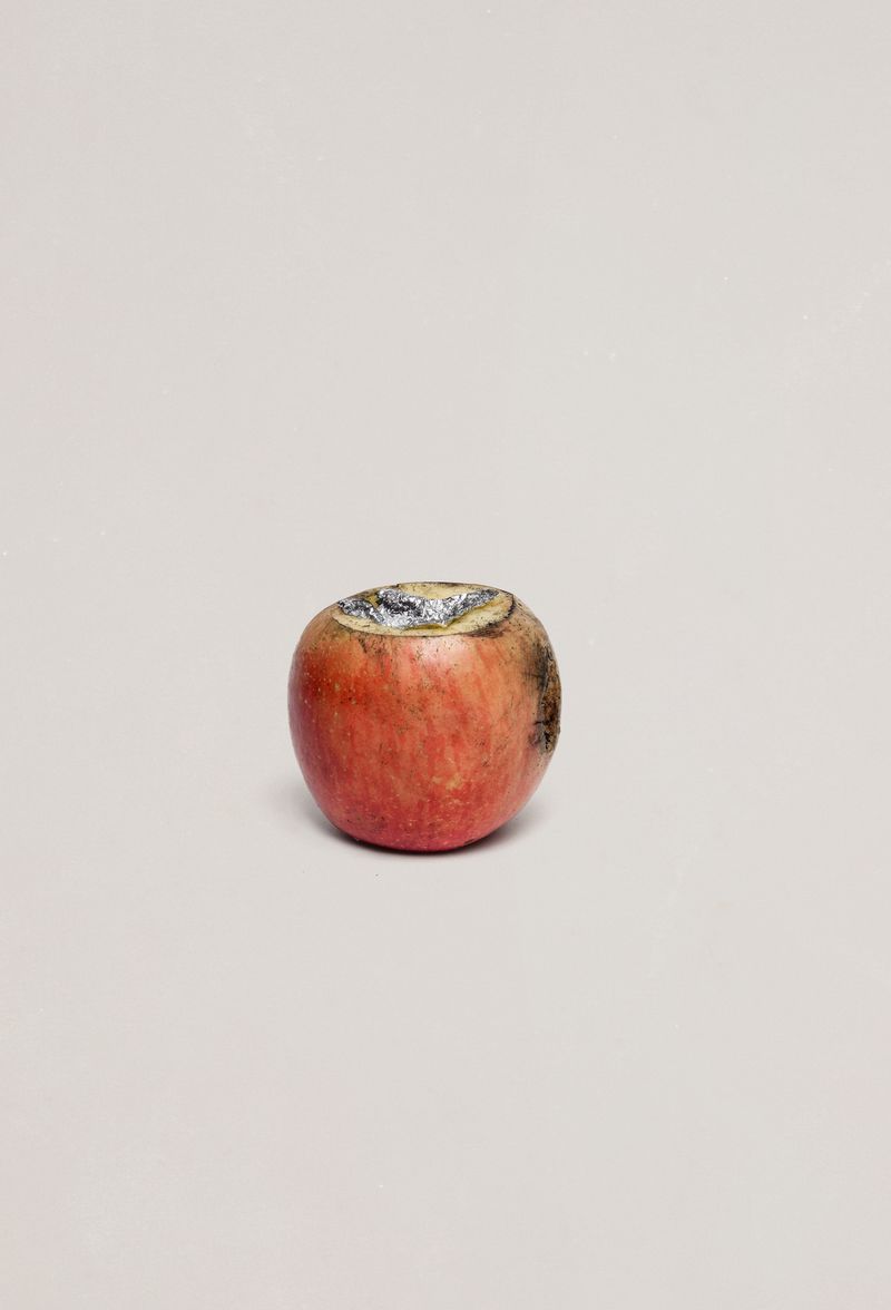 © Gui Christ - A pipe made from an apple