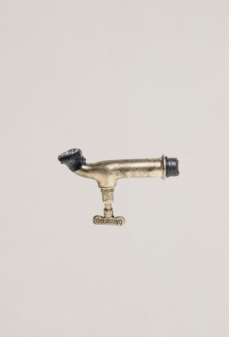 © Gui Christ - A faucet turned into a pipe