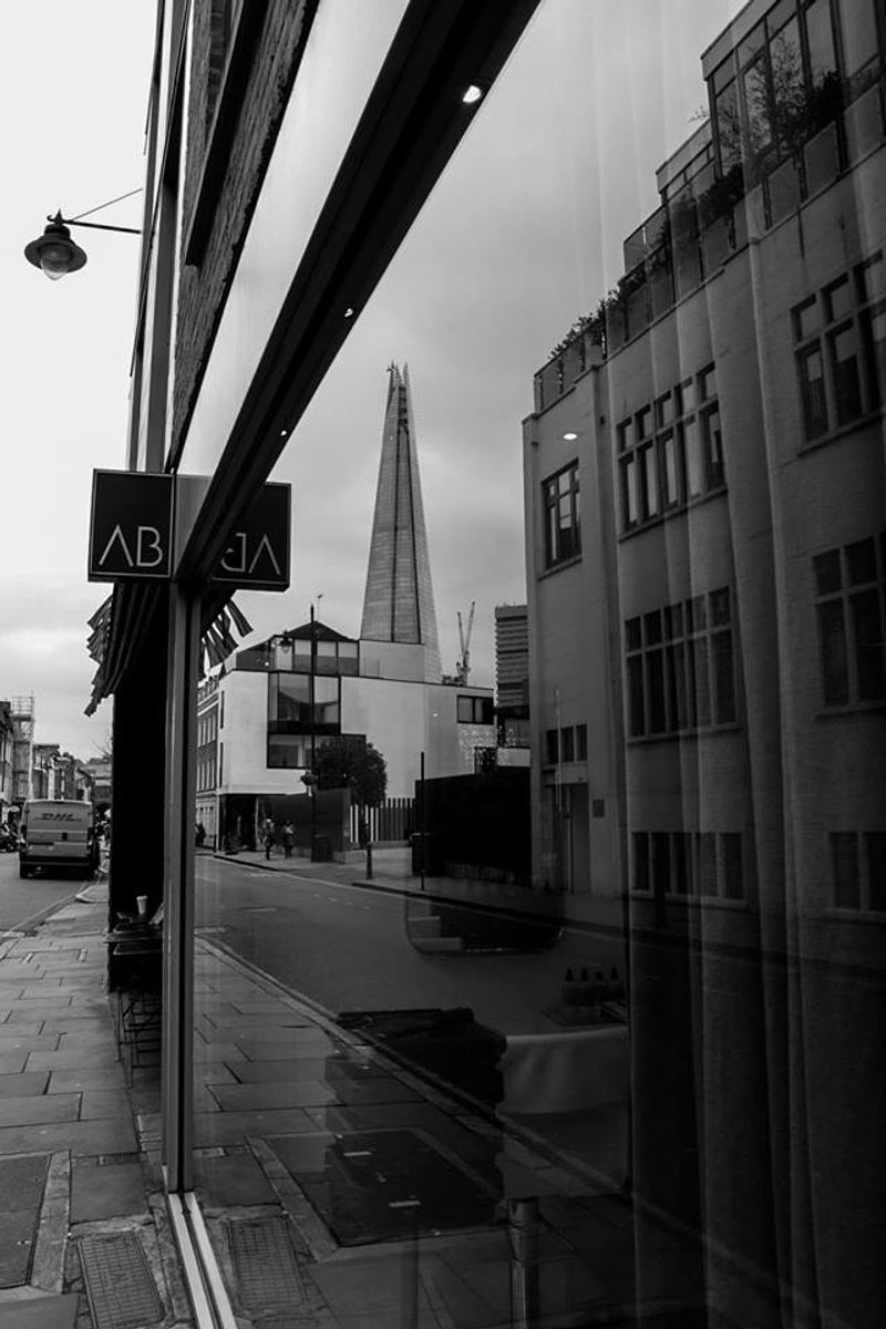 © Ariana Suárez - Image from the BERMONDSEY, LONDON photography project