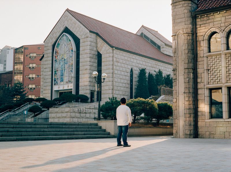 © Gowun Lee - Image from the I'm here with you photography project