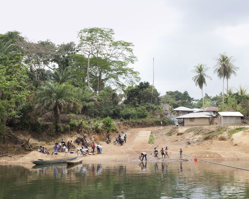 © Valeria Scrilatti - Mattru, Bonthe District (Sierra Leone). The river to cross to reach the town of Mattru, capital of the district.