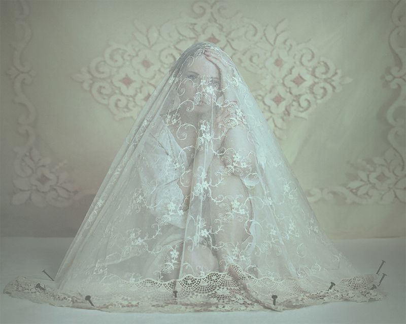 © Anna Tihanyi - Image from the A woman's chambers photography project