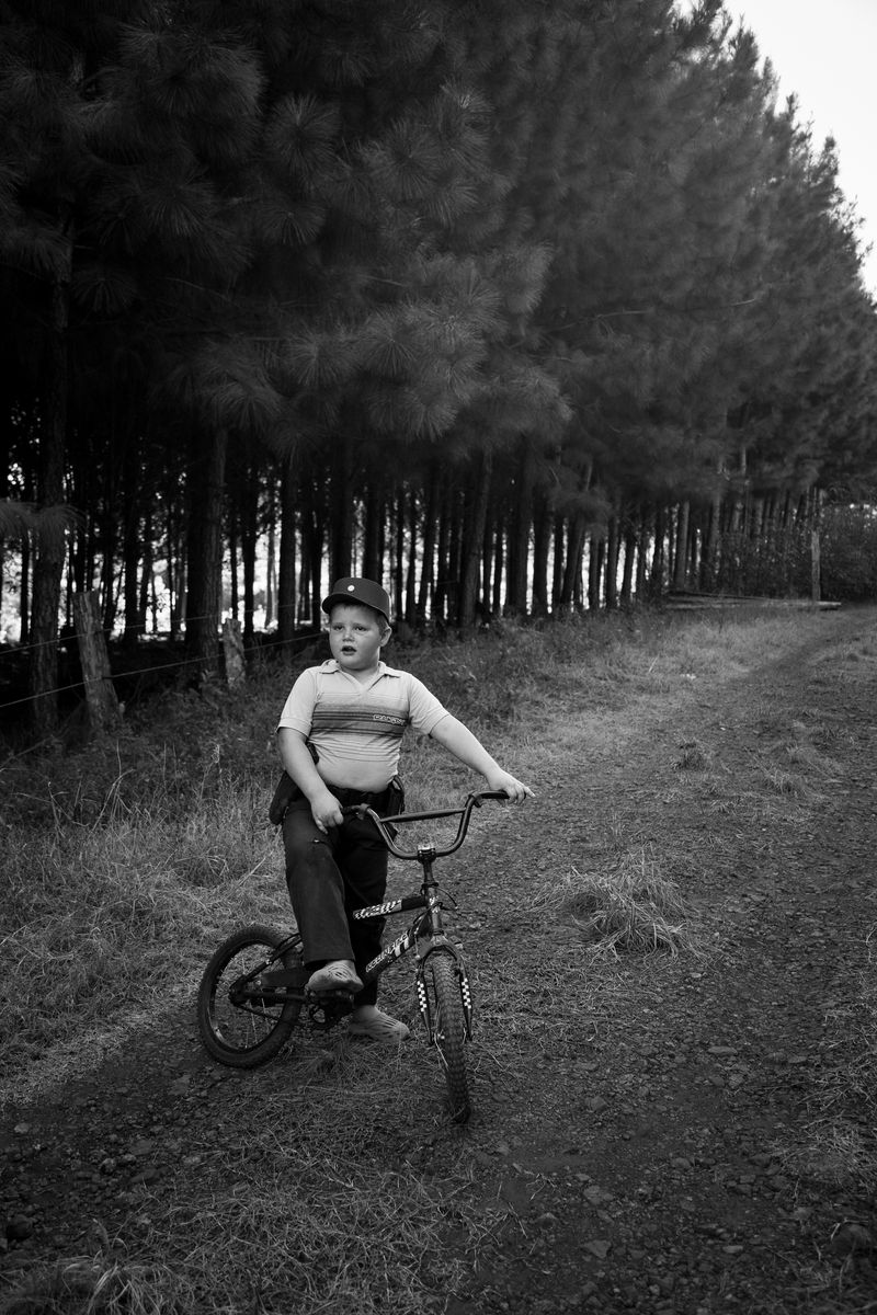 © Mercedes Cotoli - Leonardo dressed up as a cop on the road in Barrerito.