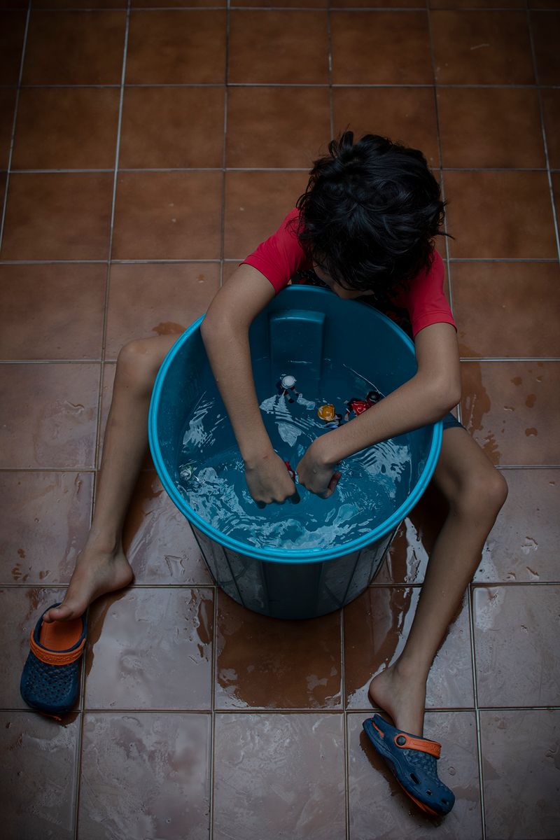 © Evelyn Corte Espinosa - “Inocencia Confinada” Playa en casa, Tlalpan, Ciudad de México 2020, Evelyn Corte Espinosa (Eve Corte)