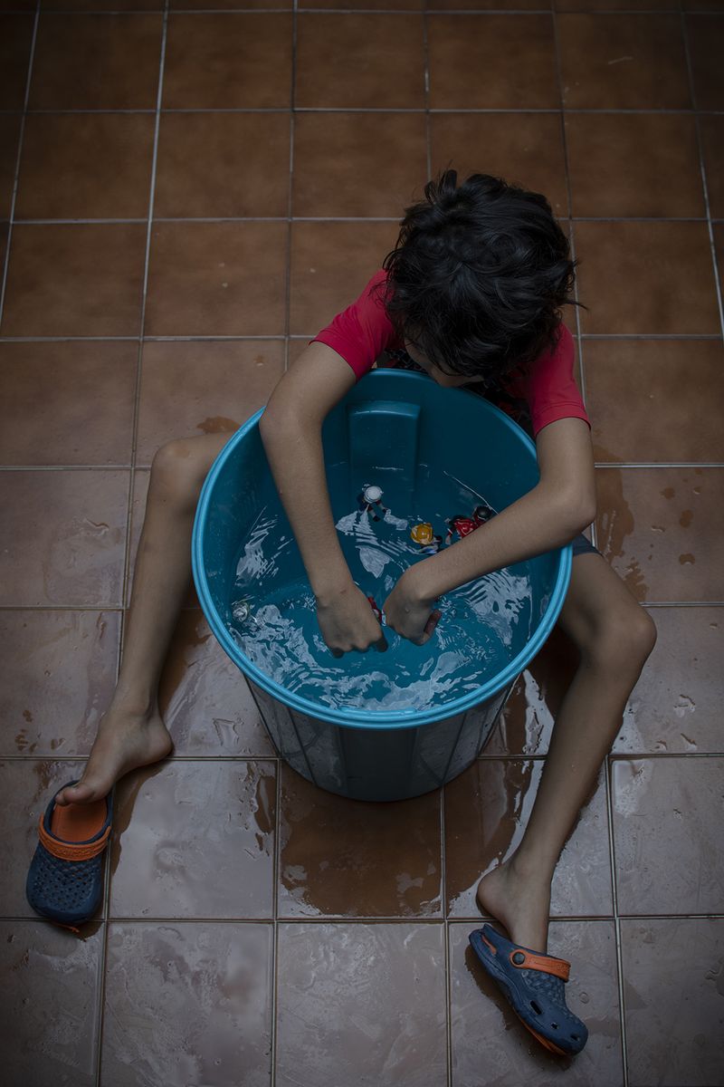 © Evelyn Corte Espinosa - “Inocencia Confinada” Playa en casa, Tlalpan, Ciudad de México 2020, Evelyn Corte Espinosa (Eve Corte)