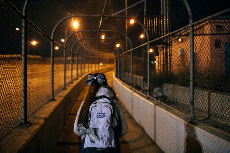 © Sara Lewkowicz - Image from the Cheering on the Border photography project