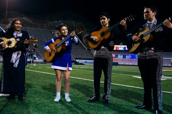 © Sara Lewkowicz - Image from the Cheering on the Border photography project