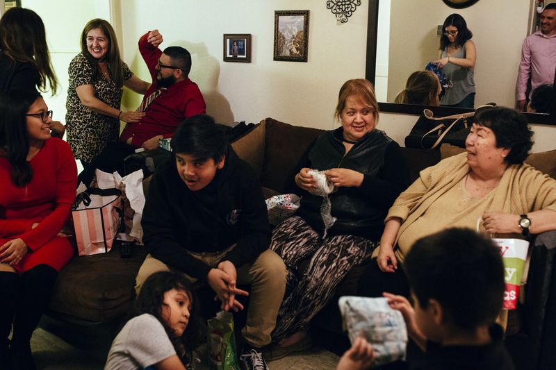 © Sara Lewkowicz - Image from the Cheering on the Border photography project