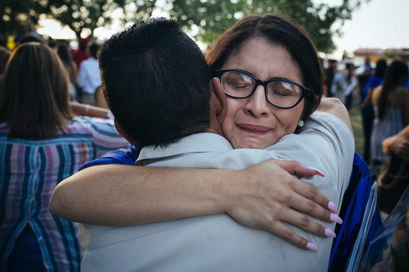 © Sara Lewkowicz - Image from the Cheering on the Border photography project