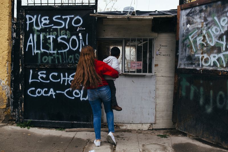© Sara Lewkowicz - Image from the Cheering on the Border photography project