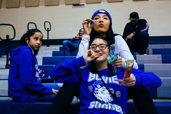 © Sara Lewkowicz - Image from the Cheering on the Border photography project