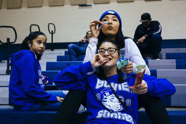 © Sara Lewkowicz - Image from the Cheering on the Border photography project
