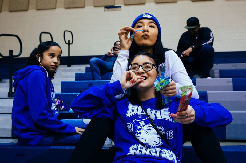 © Sara Lewkowicz - Image from the Cheering on the Border photography project