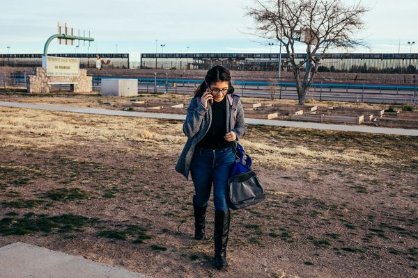 © Sara Lewkowicz - Image from the Cheering on the Border photography project