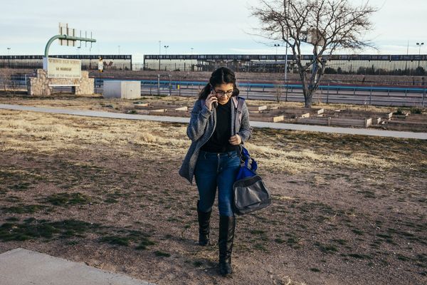 © Sara Lewkowicz - Image from the Cheering on the Border photography project