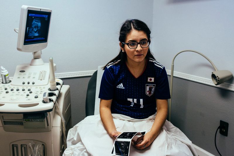 © Sara Lewkowicz - Image from the Cheering on the Border photography project