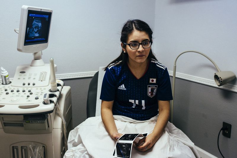 © Sara Lewkowicz - Image from the Cheering on the Border photography project