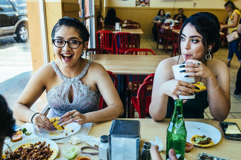 © Sara Lewkowicz - Image from the Cheering on the Border photography project
