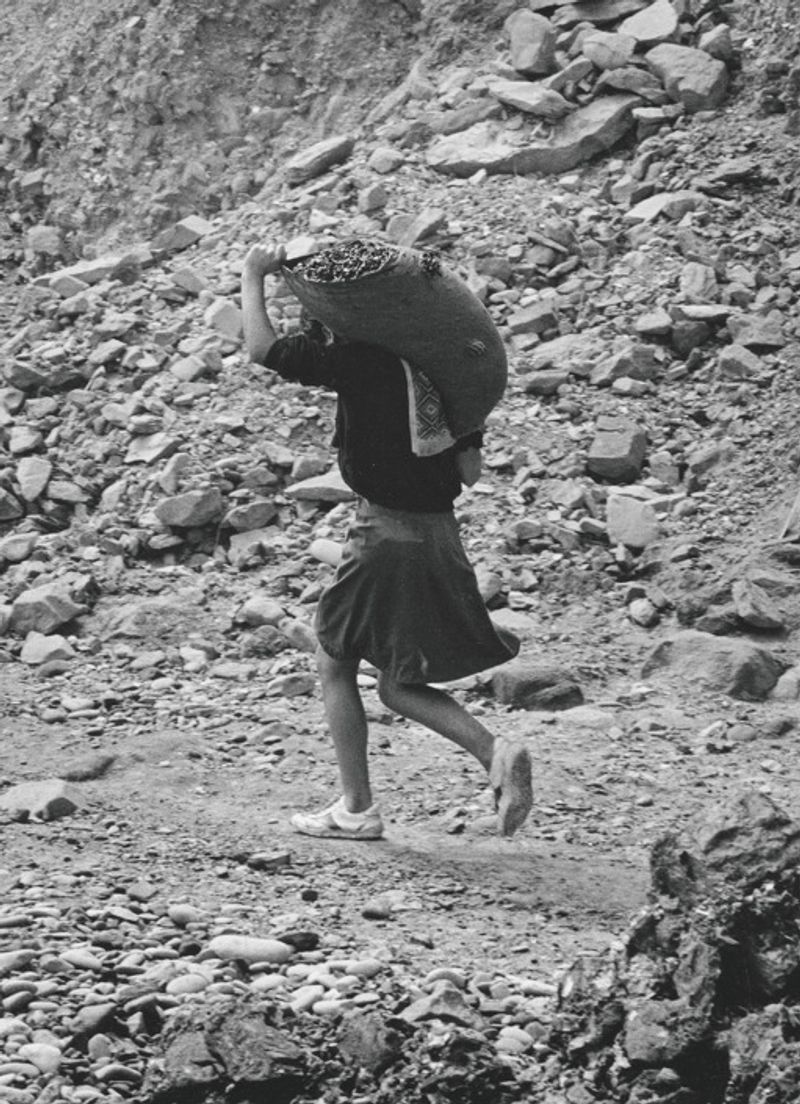 © Julio Etchart - Children fishing coal from the sea in the deprived coal minig region near Lota during the Pinochet years