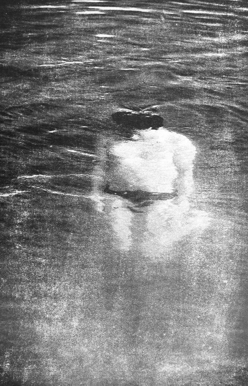 © Ayline Olukman - Image from the tell me about the immense sea photography project