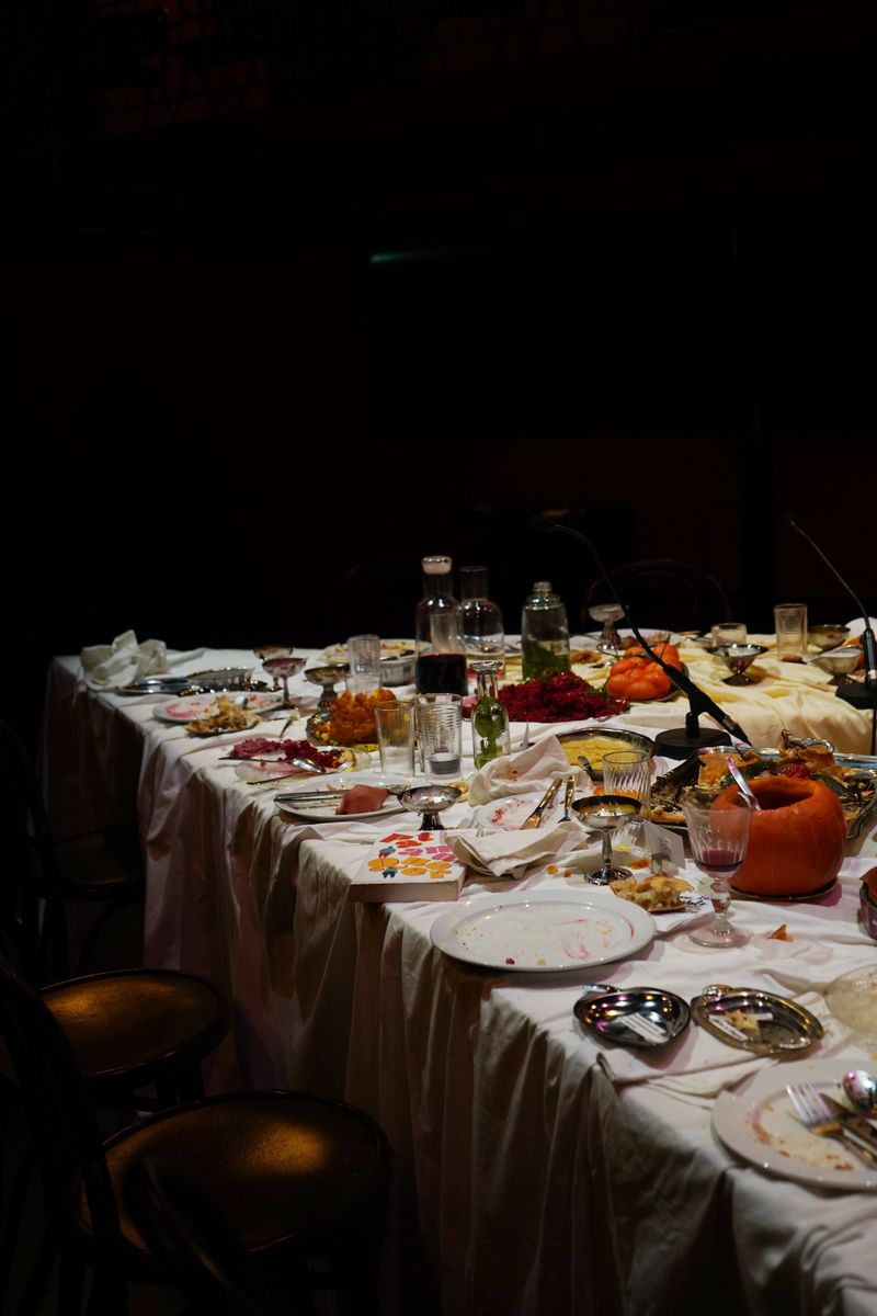© Camille Poitevin - Performance Welcome to Our Table (Museumnacht Amsterdam), Rode Zaal, De Brakke Grond, Amsterdam, NL, 2025.