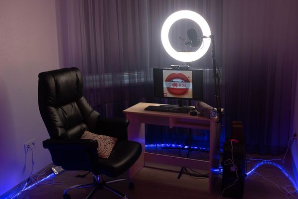 © Ira Lupu - A typical set up for webcam live streaming.