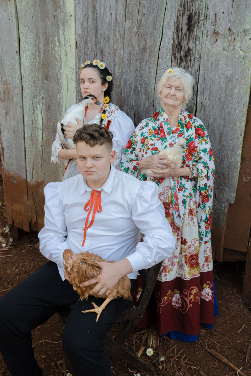 © Mauricio Holc - Paula, Sofía and Nicolás. Portrait of grandmother and grandchildren with farm animals.