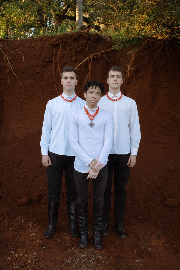 © Mauricio Holc - Matías, Iván and Leandro. The red soil in Misiones is something very characteristic of the area.