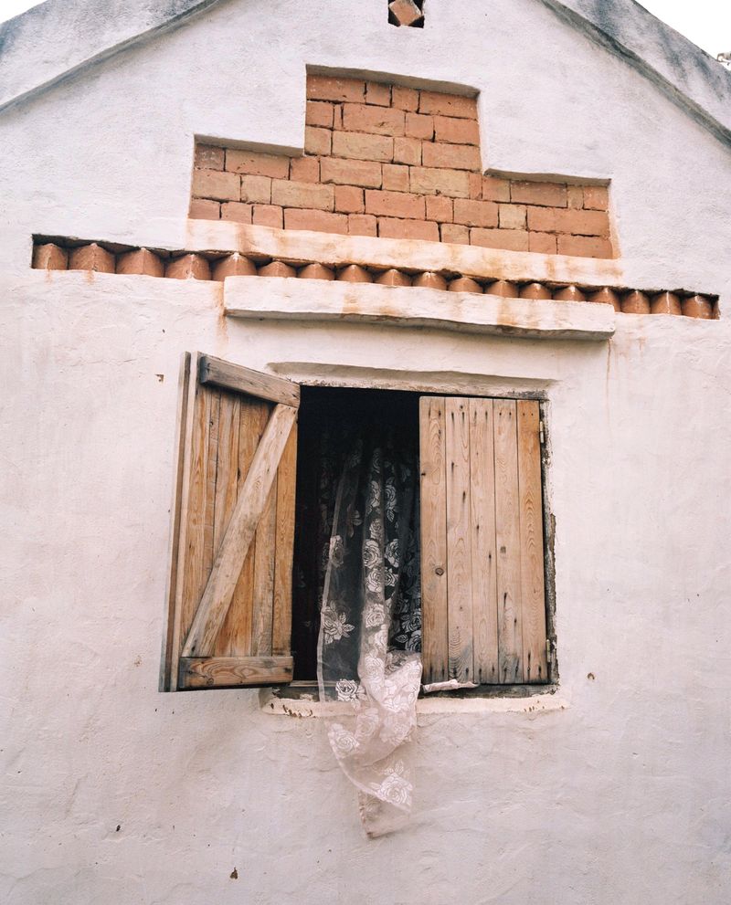 © Charlotte Yonga - Curtain across the window, Antananarivo