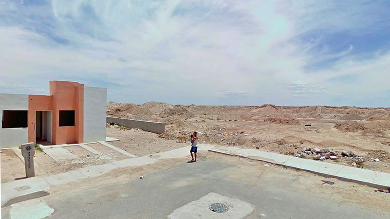 © Alejandro "Luperca" Morales - Vistas de Yepachic Ote. A woman and her child on the outskirts of the city.