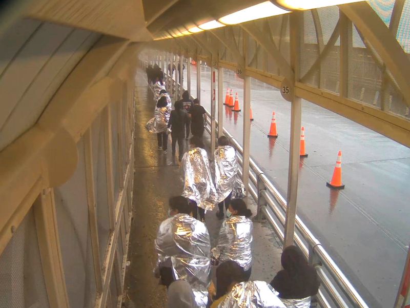 © Alejandro "Luperca" Morales - Deported people using Space Blankets. (Screen_Recording_20210815 -075036_Chrome_exported_58592), 2022