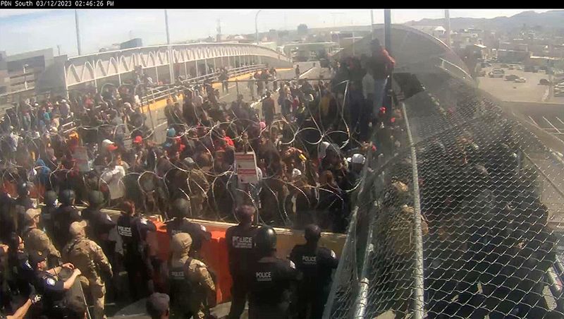 © Alejandro "Luperca" Morales - Mass Crossing Attempt at the International Bridge – March 12, 2023