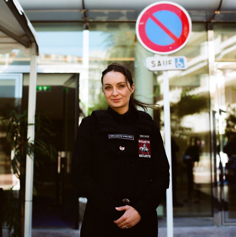© Johanna Berghorn - LORRAINE On shift in front of one of Cannes' hotels