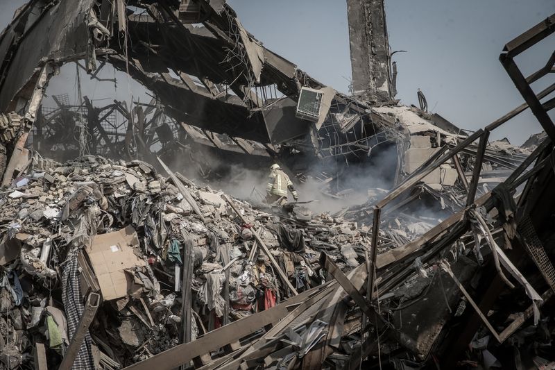 © Foad Ashtari - Image from the Crying at Work  photography project