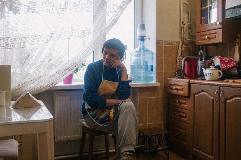 © Dara Petrova - Mother waiting.  Ukraine 2023