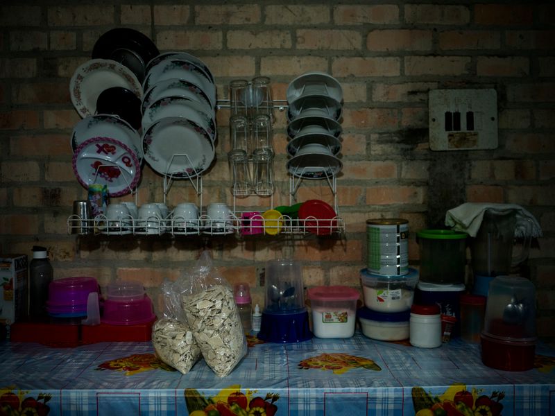 © Mads Nissen - 2,5 kilos of newly made cocaine base on the kitchen table of a family involved in the production.