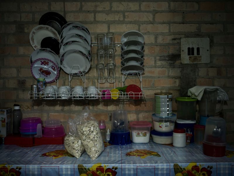 © Mads Nissen - 2,5 kilos of newly made cocaine base on the kitchen table of a family involved in the production.