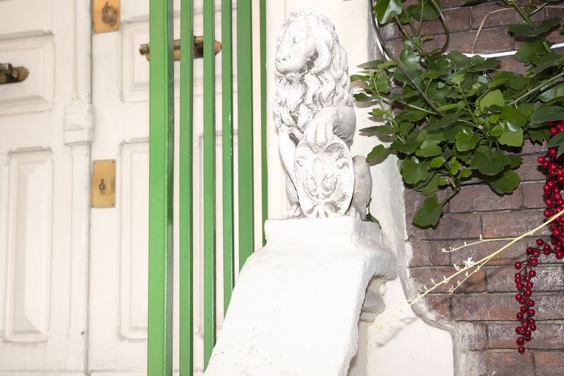 © Manuela Lorente - Image from the ARE YOU WHO I THINK YOU ARE? photography project