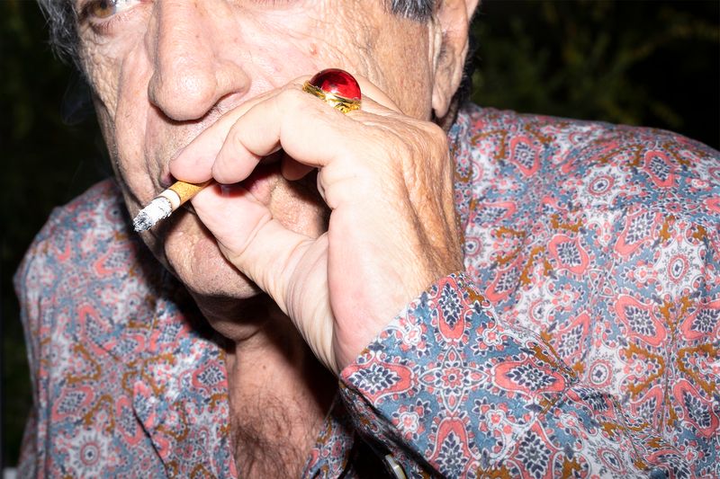 © Manuela Lorente - 18_Benigno smoking. - Do things properly and they will turn out as they should!