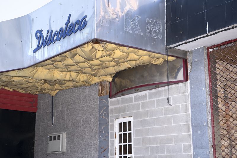 © Manuela Lorente - Image from the HE PLAYS THE MUSIC, WE DANCE photography project