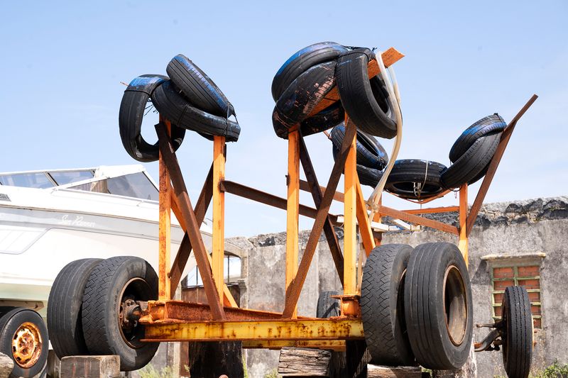 © Manuela Lorente - Image from the HE PLAYS THE MUSIC, WE DANCE photography project