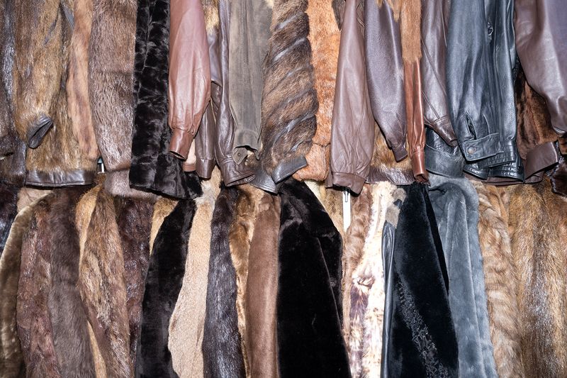 © Manuela Lorente - 30_Stall at the flea-market. - Are you going to call the police? - I don't like the police.