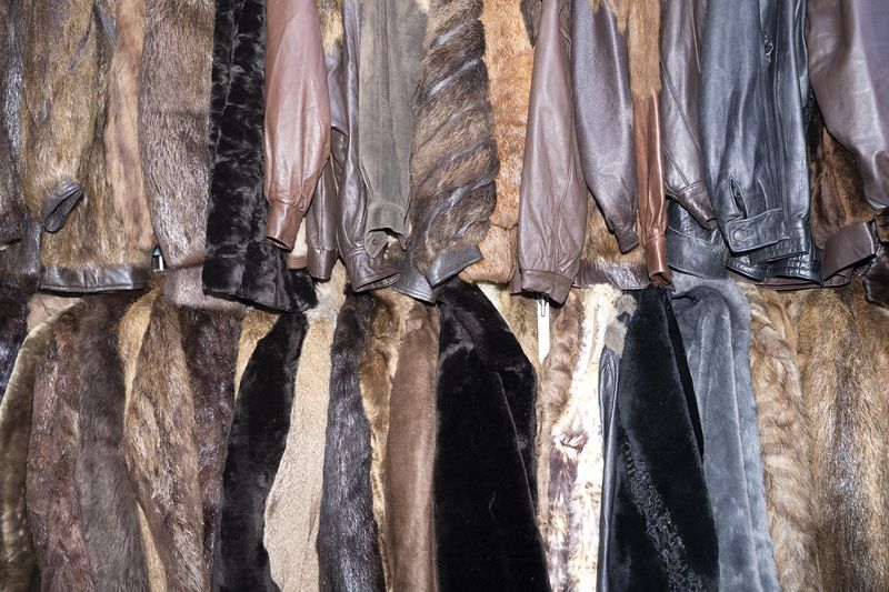 © Manuela Lorente - 30_Stall at the flea-market. - Are you going to call the police? - I don't like the police.