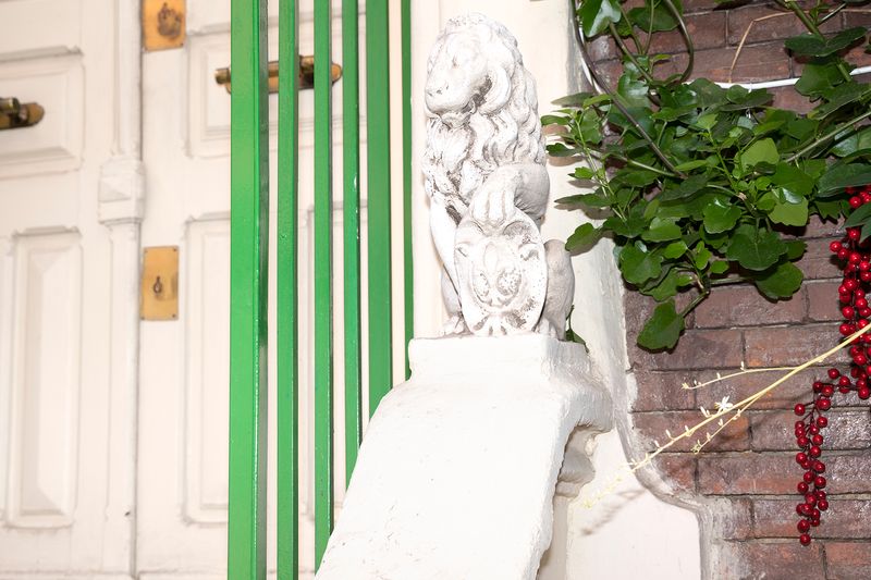 © Manuela Lorente - Image from the ARE YOU WHO I THINK YOU ARE? photography project