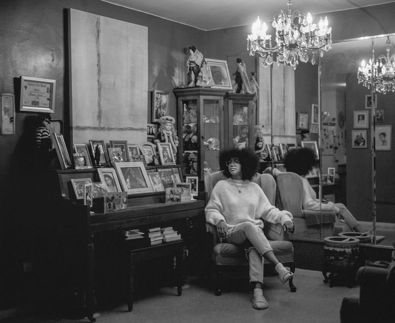 © Laila Annmarie Stevens - Anais (18) in her aunt's home in Rego Park, Queens, New York.