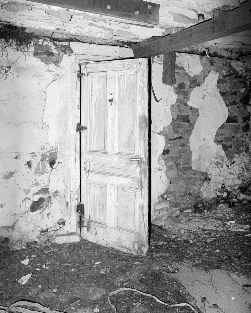 © Ben Dickey - Image from the The Voice That Does Not Ring photography project