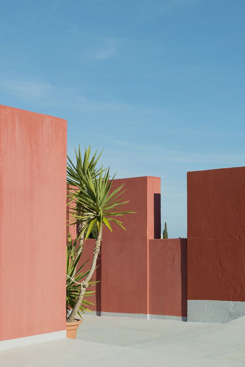 © Andrés Gallardo Albajar - Image from the Muralla Roja photography project