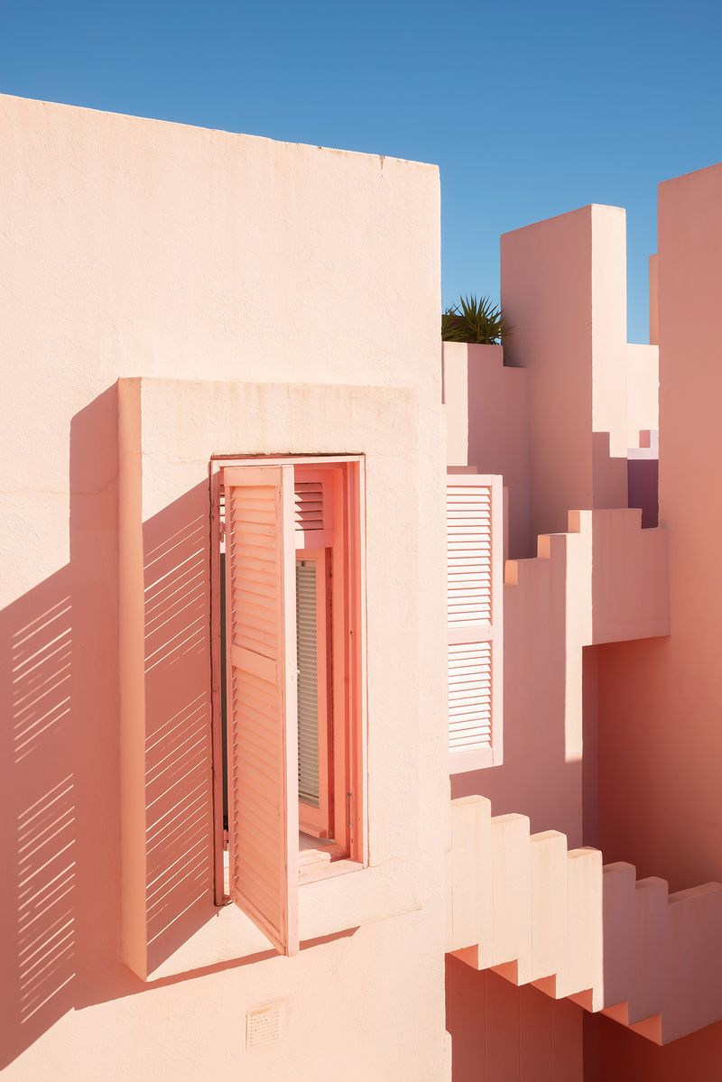 © Andrés Gallardo Albajar - Image from the Muralla Roja photography project