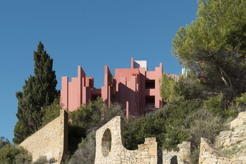© Andrés Gallardo Albajar - Image from the Muralla Roja photography project